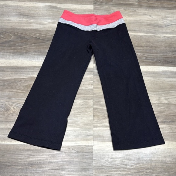 lululemon athletica Pants - 🏁 Lululemon black Capri pants size 4